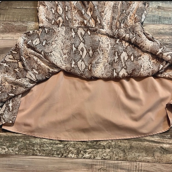 Banana Republic Snakeskin Dress Medium Chiffon Keyhole Smocked Neutral Tassels - Picture 8 of 11